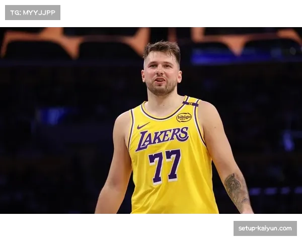 里夫斯赛季初表现抢眼，五场合砍171分位列湖人历史第四